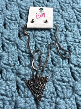 Mia Girl Necklace and Earrings Set Rhinestone Pendant Studs New